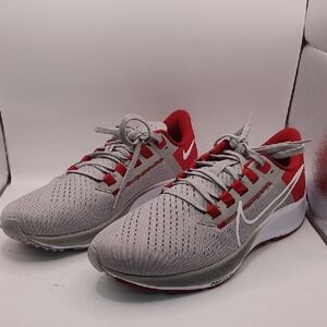 NEW Nike Air Zoom Pegasus 38 Oklahoma Sneaker-White/Grey/Crimson Men Size 8.5 US